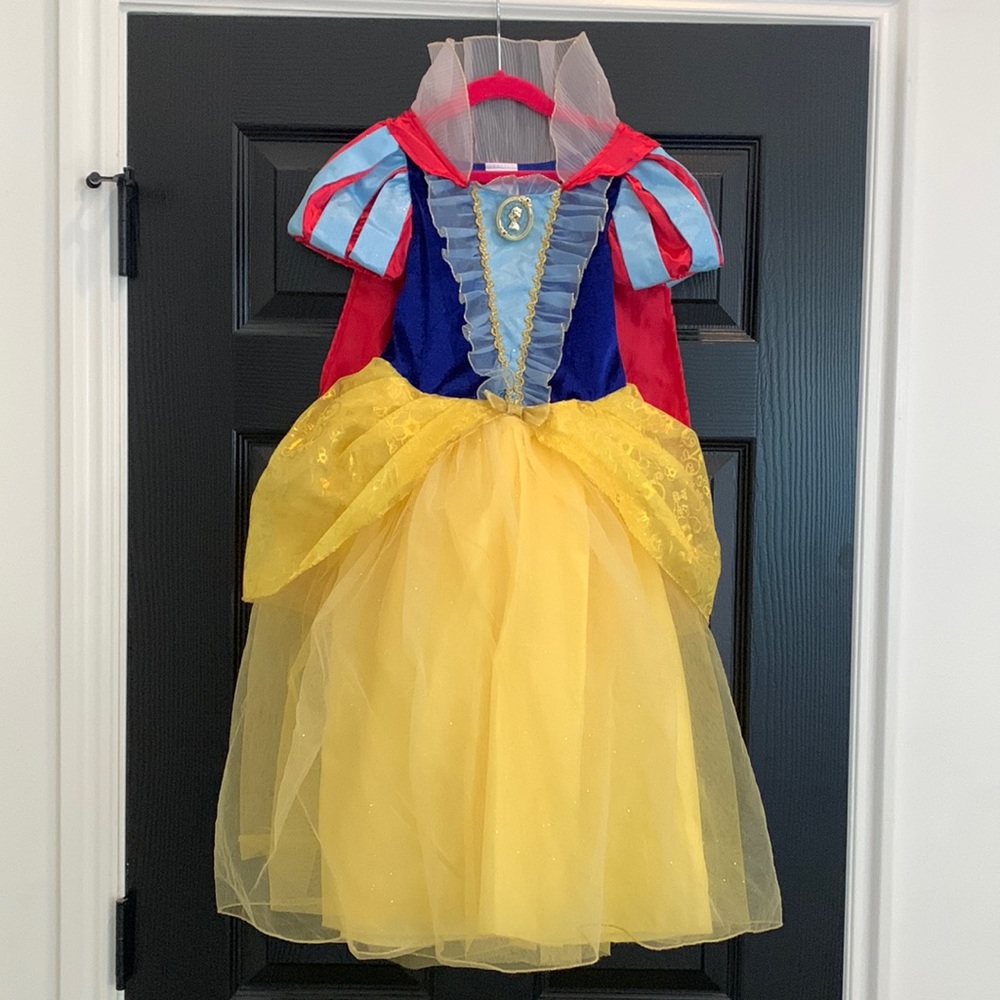 Disney Snow White Deluxe Costume 5/6 EUC